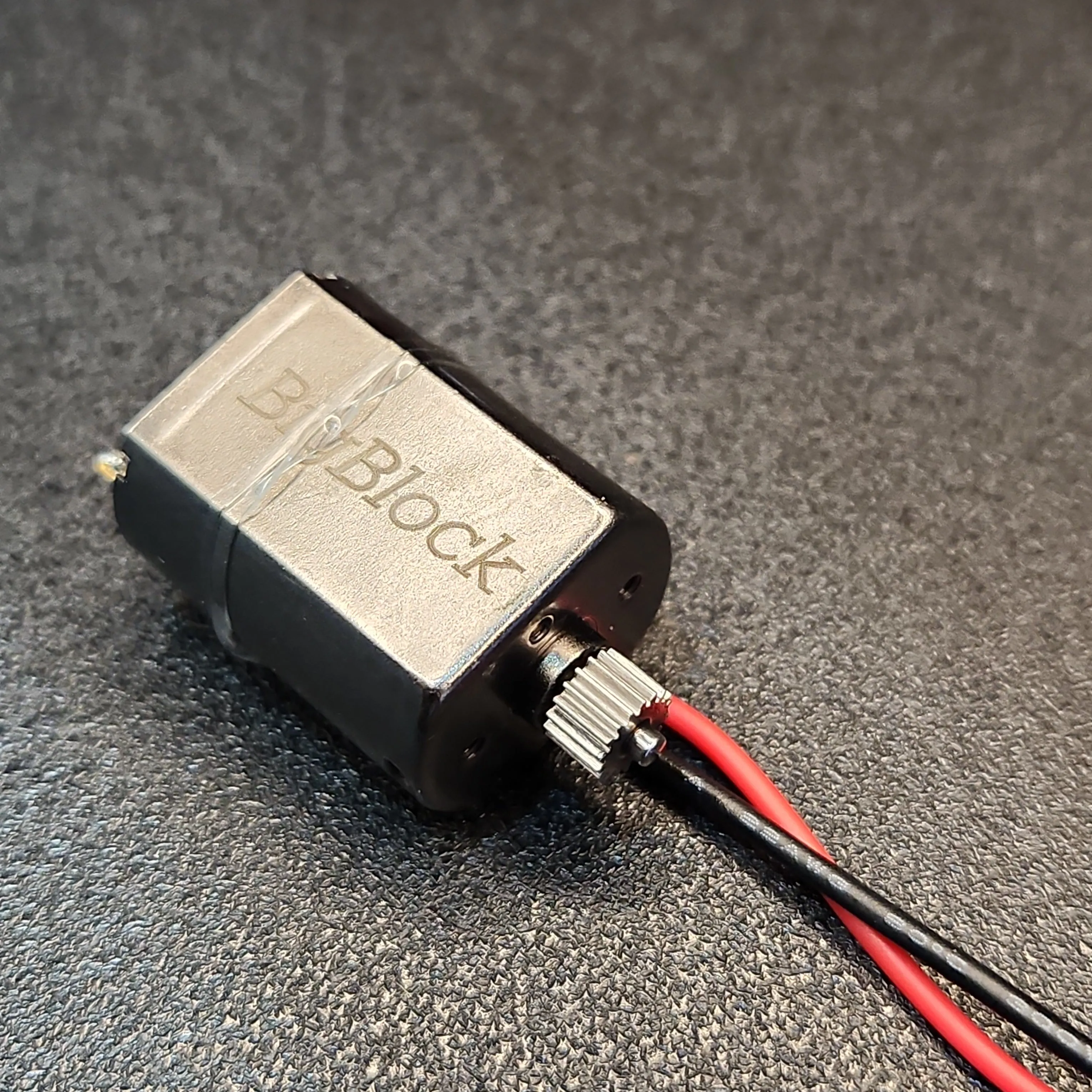 MoFo RC BigBlock Motor and Forward Facing Mount (Fits SCX24) - Image 13